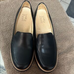 NATURALIZER Lug sole black leather slip on loafers. NWOB size 10W comfortable